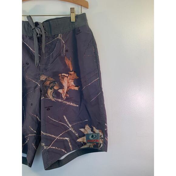 MOSSY OAK Boy’s Gray Forest Camo Line Board Shorts / Size: Medium - Picture 7 of 12
